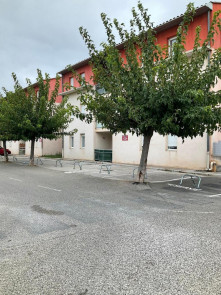 Parking en Location à St-maximin-la-ste-baume /  pièce 10m2