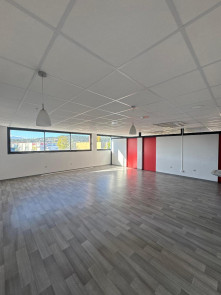 Boutique en Location à St-maximin-la-ste-baume / 3 pièces 93m2