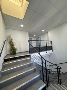 Boutique en Location à St-maximin-la-ste-baume / 87m2