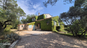 Villa en Location à St-maximin-la-ste-baume / 6 pièces 172m2