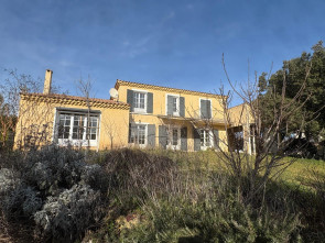 Maison en Location à Seillons-source-d-argens / 5 pièces 216m2