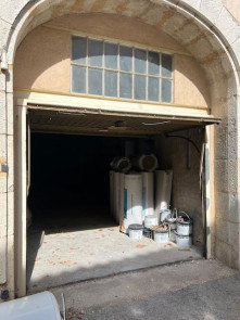 Parking en Location à Camps-la-source /  pièce 100m2