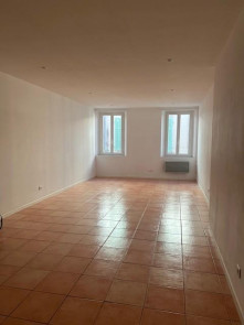 Appartement rénové en Location à Tourves / 2 pièces 56m2