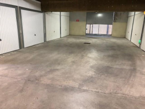 Garage / box en Location à Brignoles /  pièce 14m2
