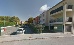 Parking en Location à Rougiers /  pièce 10m2